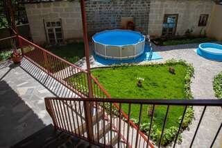 Хостелы Tatev Hotel and Tours Ереван Четырехместный номер с собственной ванной комнатой-1